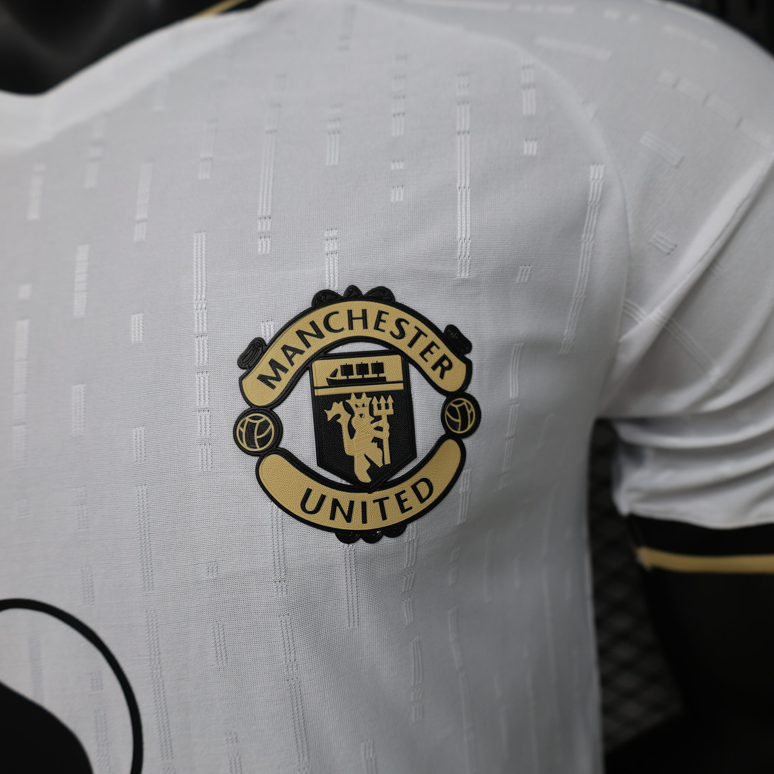 26 Manchester United Player Version Special Edition White S-2XL 8