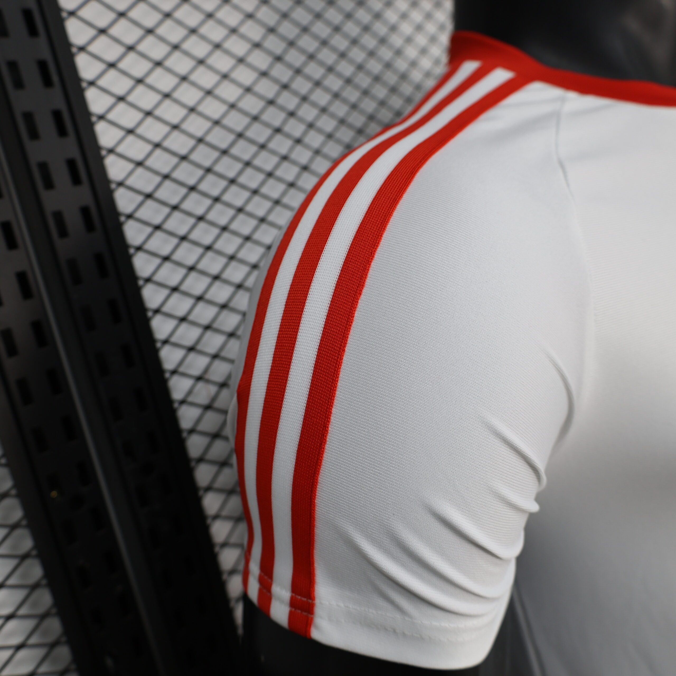 Liverpool Retro Casual Jersey 2