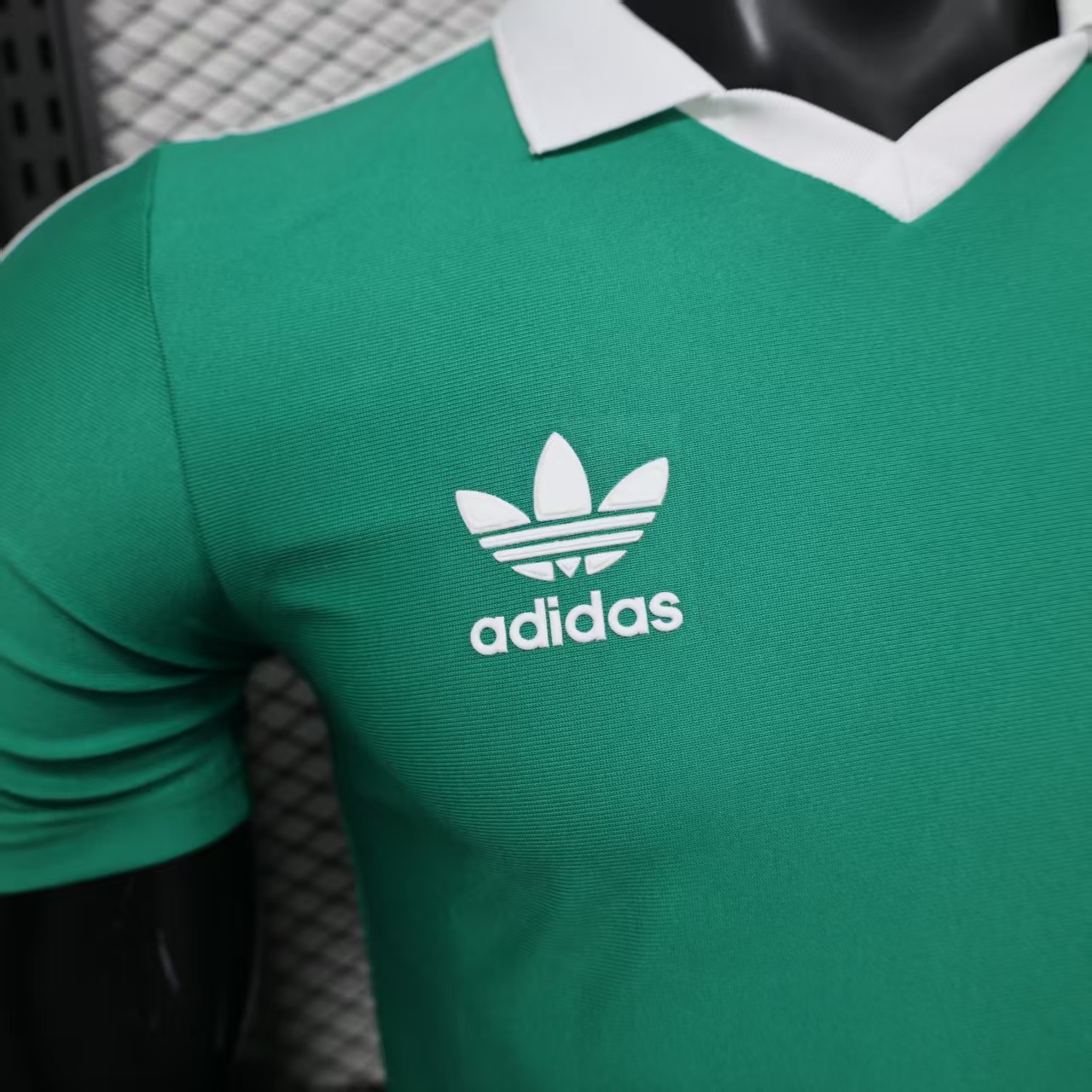Player Version Trefoil Casual Style 4