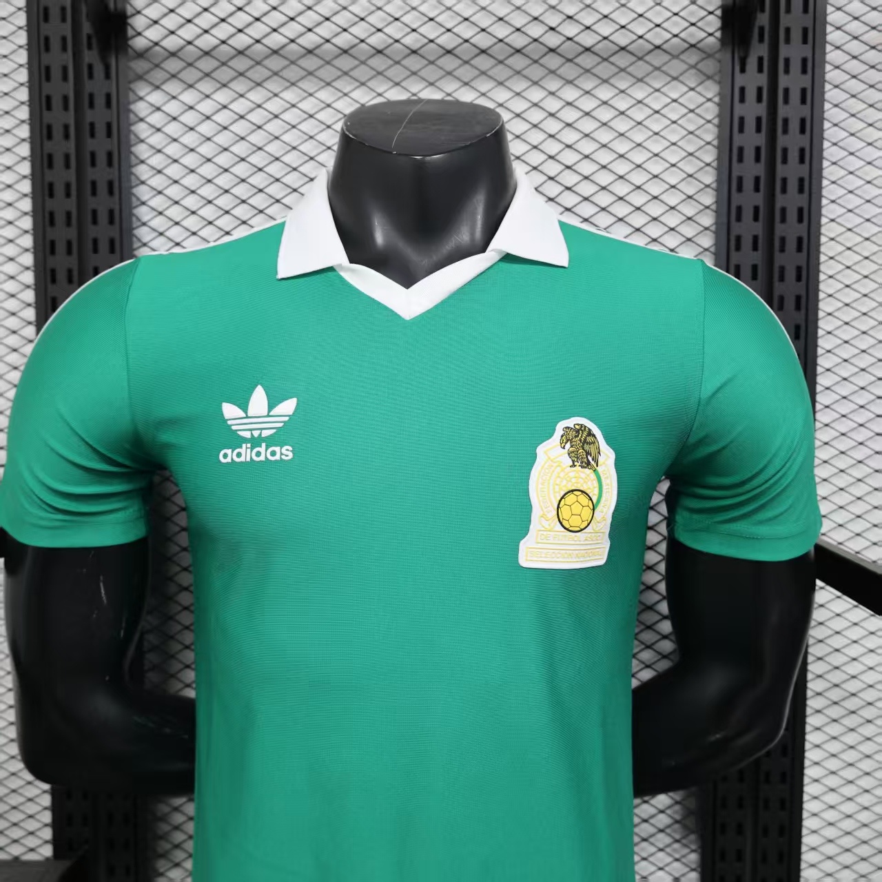 Player Version Trefoil Casual Style 6